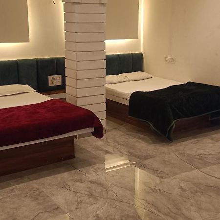 Maharaja Guest House Nashikkar Akalkot Zewnętrze zdjęcie