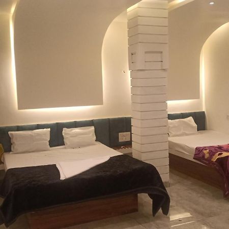 Maharaja Guest House Nashikkar Akalkot Zewnętrze zdjęcie