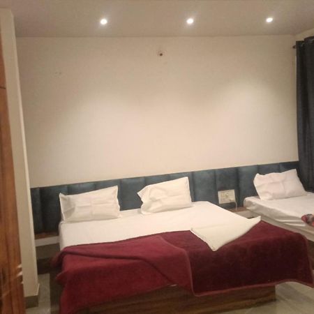 Maharaja Guest House Nashikkar Akalkot Zewnętrze zdjęcie