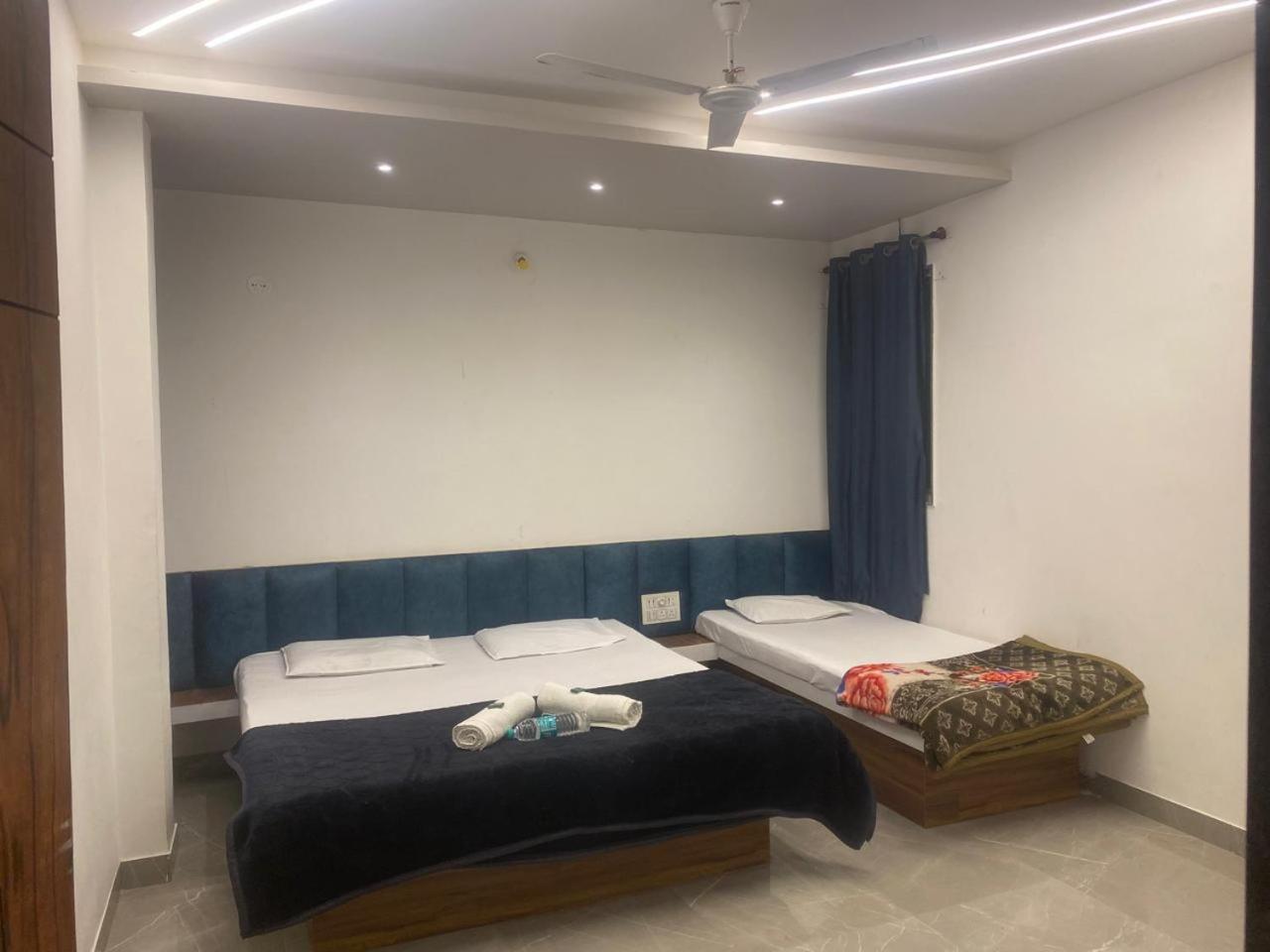 Maharaja Guest House Nashikkar Akalkot Zewnętrze zdjęcie
