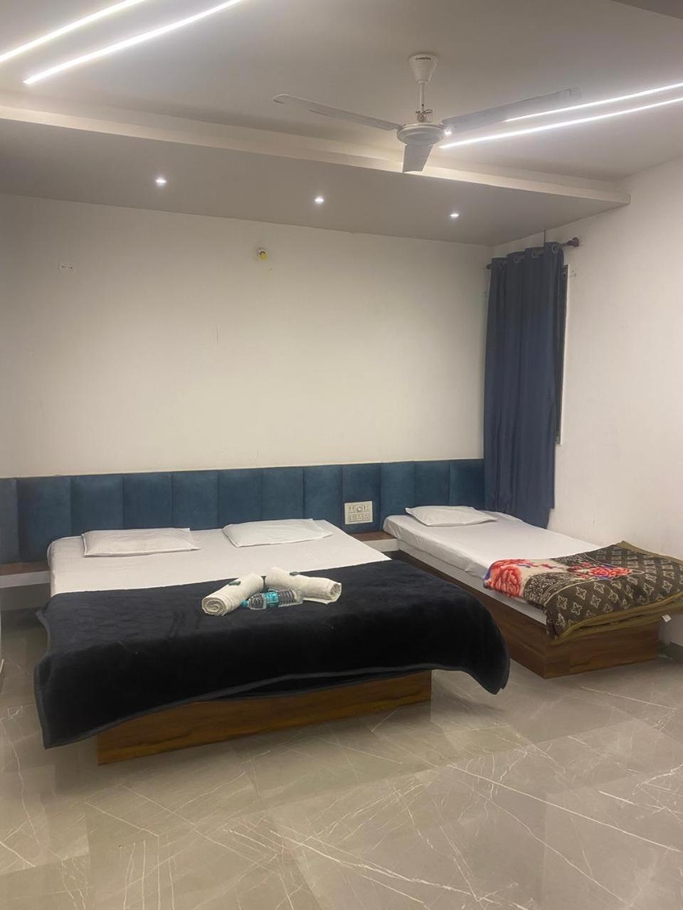 Maharaja Guest House Nashikkar Akalkot Zewnętrze zdjęcie