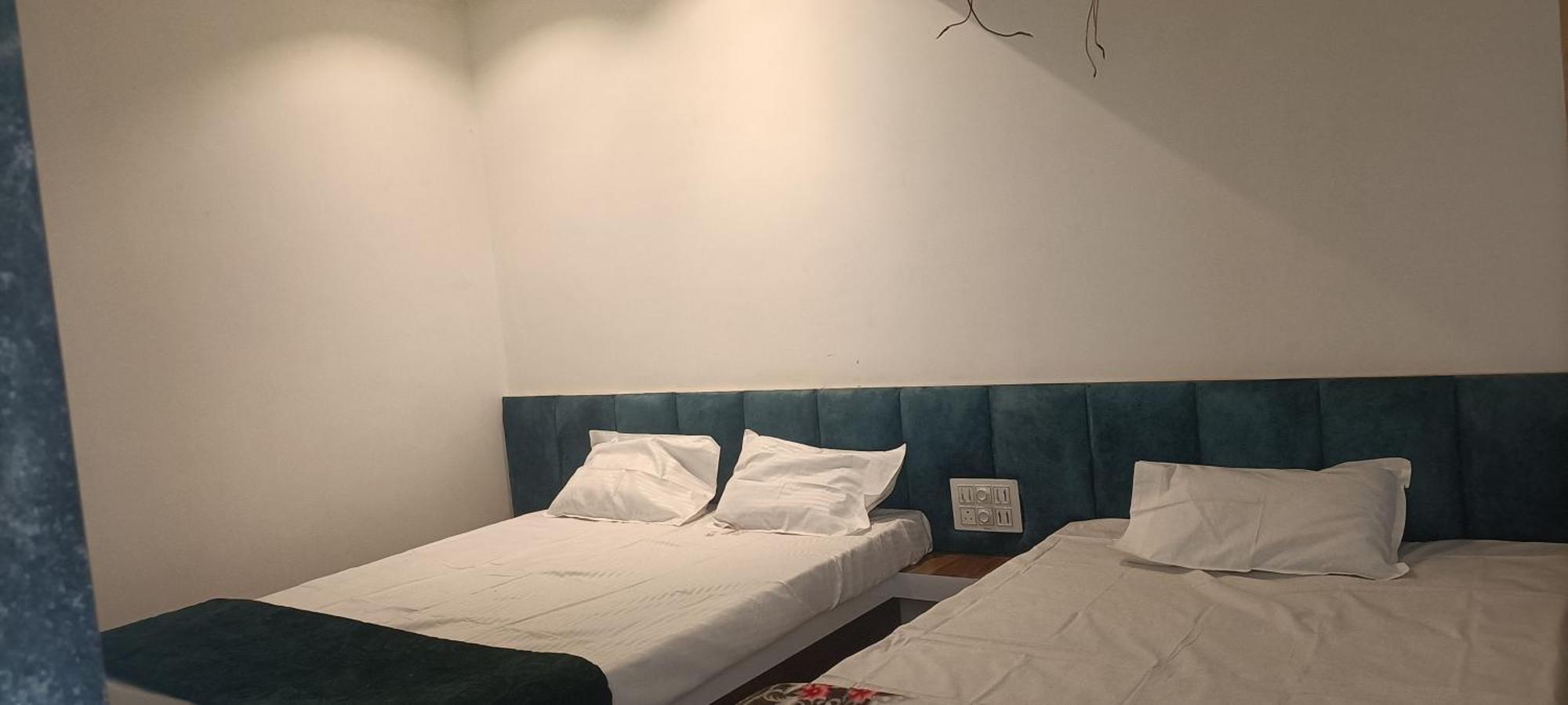 Maharaja Guest House Nashikkar Akalkot Zewnętrze zdjęcie