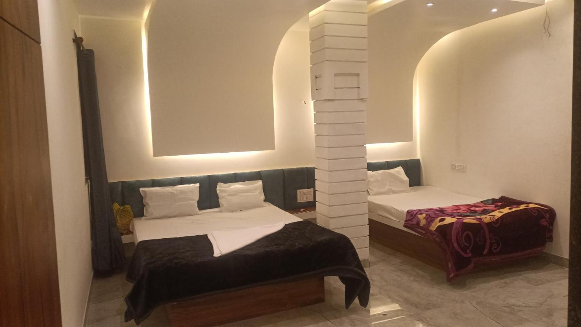 Maharaja Guest House Nashikkar Akalkot Zewnętrze zdjęcie
