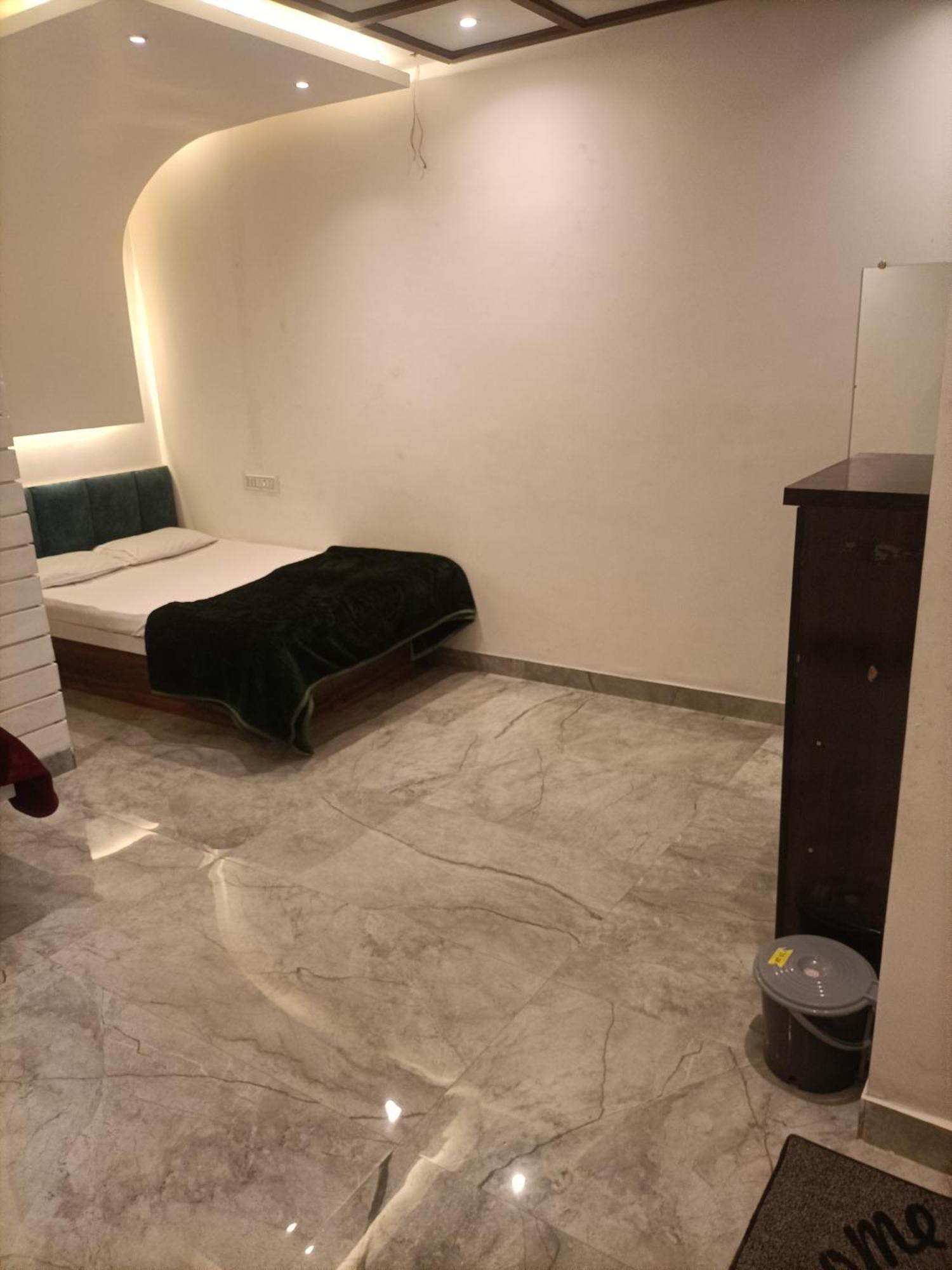 Maharaja Guest House Nashikkar Akalkot Zewnętrze zdjęcie